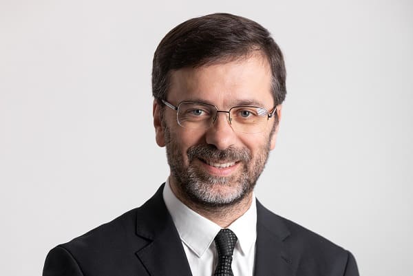 “Depressa e bem, não há quem” e “This time is different” – luta renhida